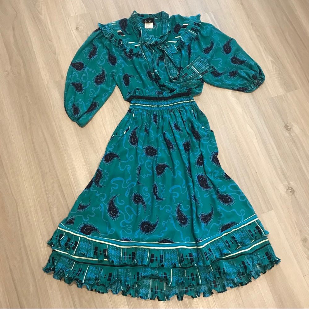 ✨ Vintage Paisley Diane Von Furstenburg Dress ✨